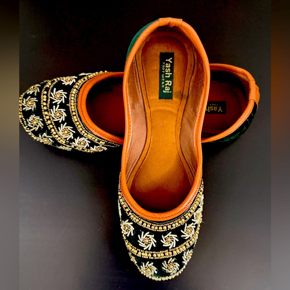 Ethnic Indian / Pakistani Women Footwear